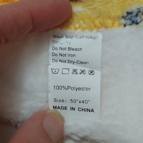 Junkbox 50"x40" Soft Plush Blanket | 100% Polyester Throw Blanket for Bed, Couch - Picture 3 of 3